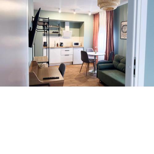 Raspberry Apartment with balcony #self check-in
