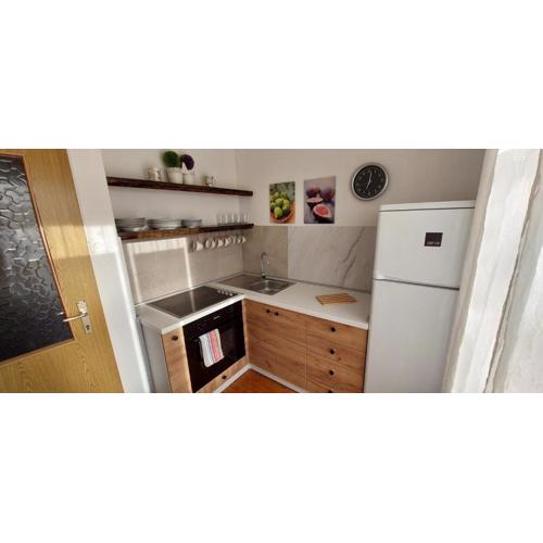 R&E Apartment