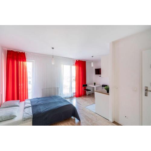 Red Apartment z Tarasem
