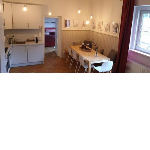 Red flat by GrazRentals direct by University & free parking