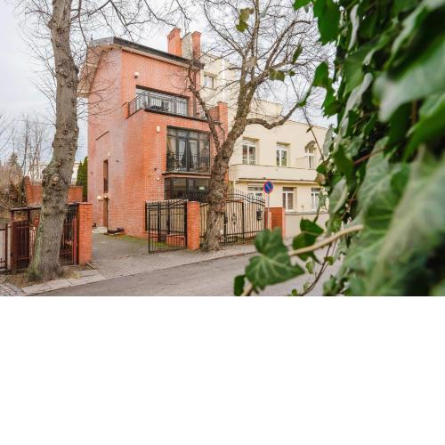 Red House Gdynia - Kamienica blisko morza