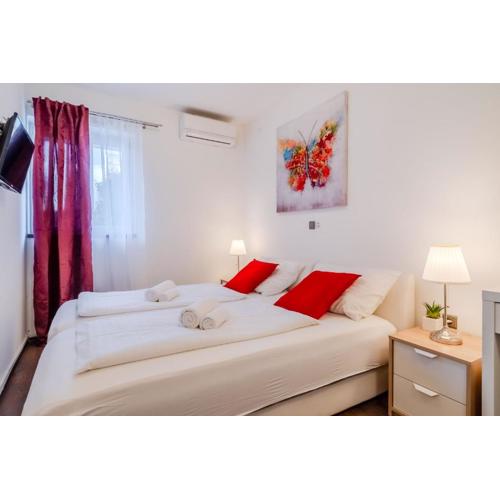 Red Vibe Apartments Central