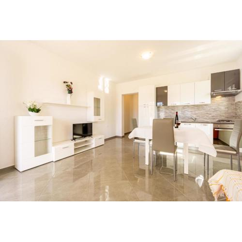 Reful Top modern facility with large terrace or balcony