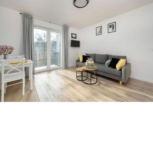 Reja Sunny Apartment with Parking Wrocław by Noclegi Renters