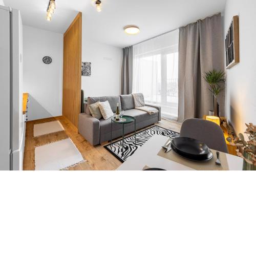 Relax in Style Studio w Stunning Outdoor Space