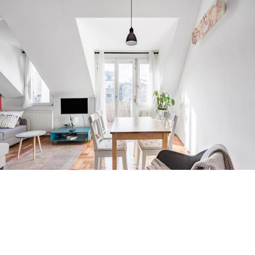 Relax Into Loft Living At A Light-Filled City Escape