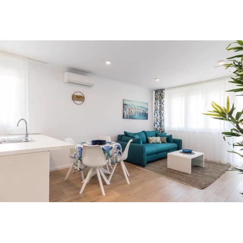 Relax & Recharge SEA VIEW Apartment