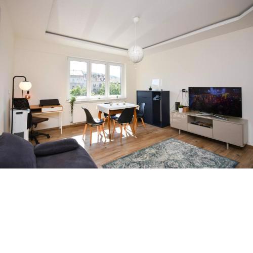 Renovated Stylish Flat at the Castle&Metro