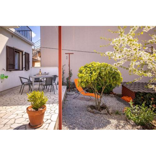 Renoviertes Apartment nur 400 Meter zum Strand mit Meerblick, Klima, Waschmaschine