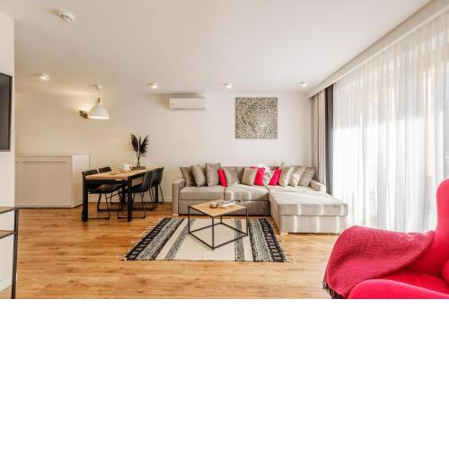 REZYDENCJA ORNAK 5 - stylowe apartamenty z balkonami i jacuzzi, 5 min pieszo do Krupówek, IZBY PODHALAŃSKIE