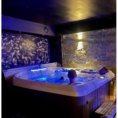 Rezydencja Wind Rose luxury ApartHotel & SPA- with Private Sauna, Gym, Jacuzzi
