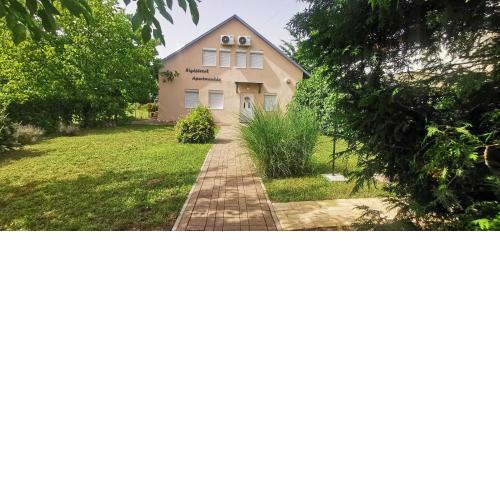 Rigófészek Apartmanház