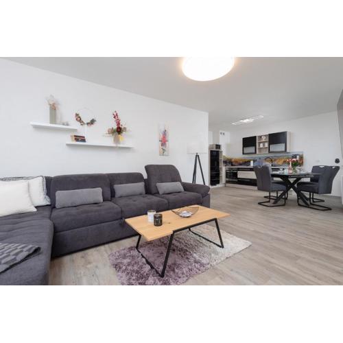 River and Port View Apartment by Noclegi Renters
