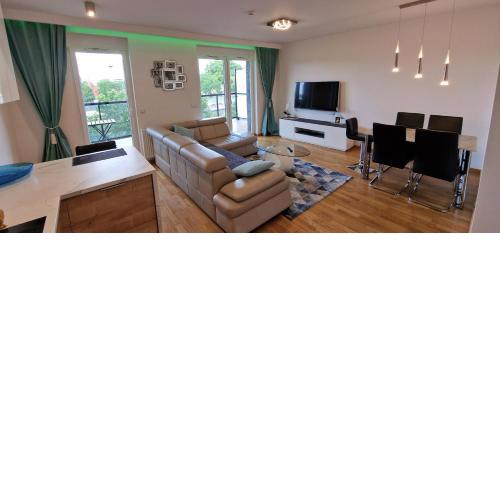 River Deluxe Atal Towers Apartment