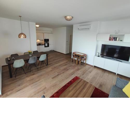 Riverside apartment by the Danube