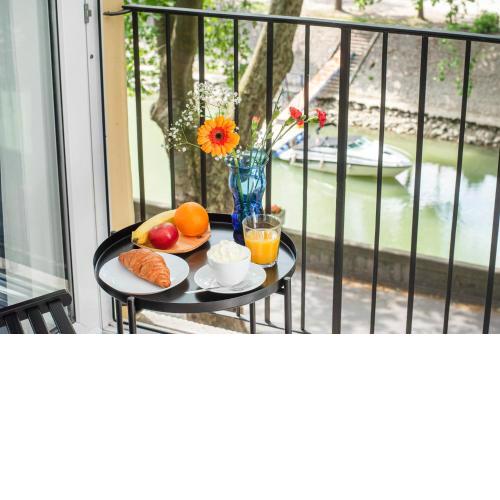 Riverside Apartment No1