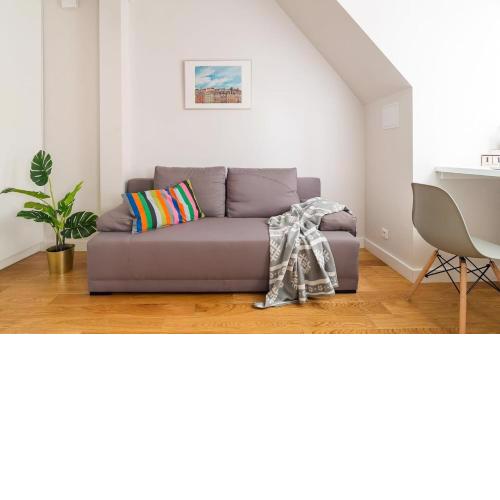 Rodzinny i Przytulny Apartament z Jedną Sypialnią w Warszawie by Noclegi Renters