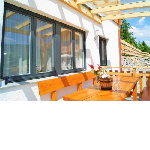 Rollstuhlfreundliche Ferienwohnung in ruhiger Lage- Panorama Terrasse, 2 SZ