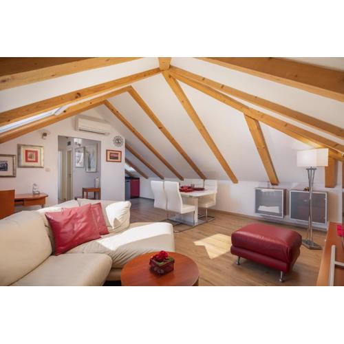 Romantic Attic Apartment