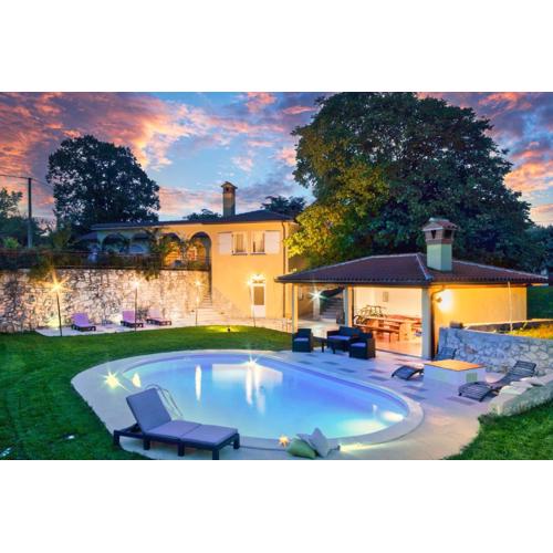Romantic Villa Green Sky with Pool and Garden