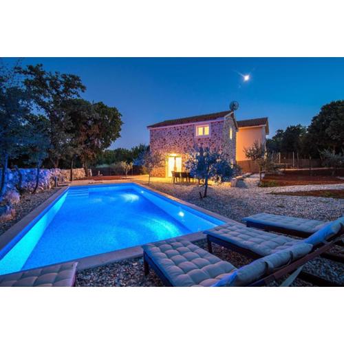 Romantic villetta - pool, nature, privacy - by TRAVELER tourist agency Krk - ID 2182