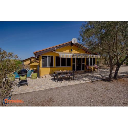Romantic villetta with pool, large garden with olive trees near the beach - by TRAVELER tourist agency Krk - ID 2202