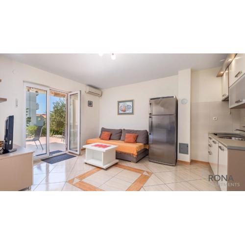Rona Apartment Andy