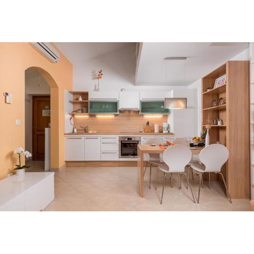 Rona Apartment JM 38