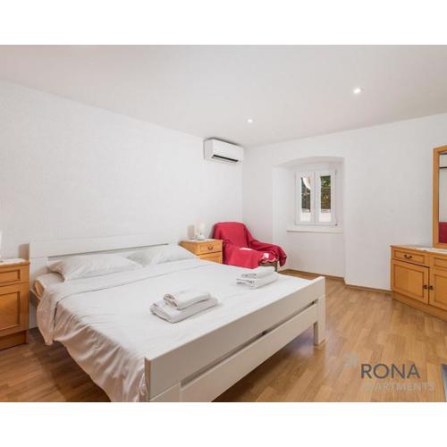 Rona apartment More