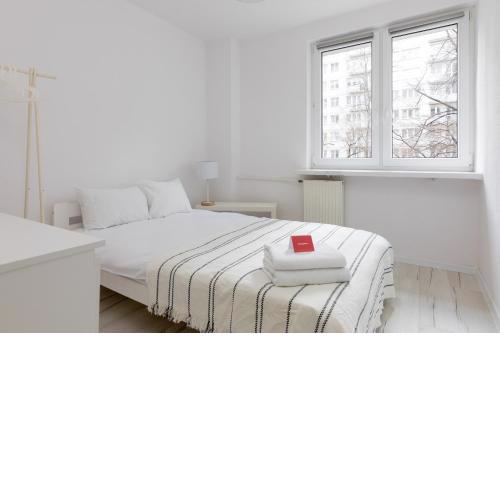Rondo ONZ Sunny Apartment