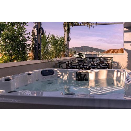 Roof 69 Luxury Penthouse