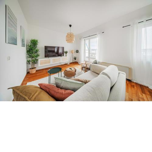 Rooftop City View Haven Apartment