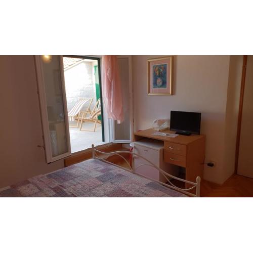 Room in Bol with terrace, air conditioning, WiFi, washing machine 3416-6