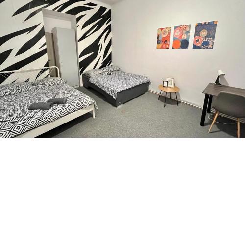 Room in front of Hala Targowa Station without window