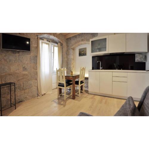 Room in Guest room - Triple Studio in the city center