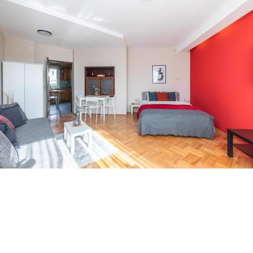 ROOM Powstańców Śląskich 61