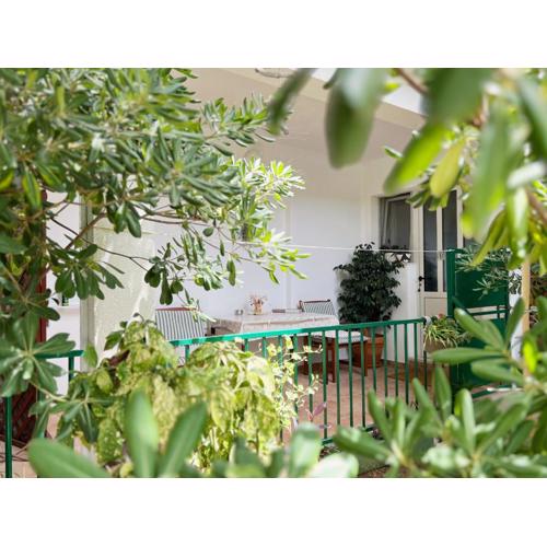 Room Tai - Spacious and Comfy with Private Terrace