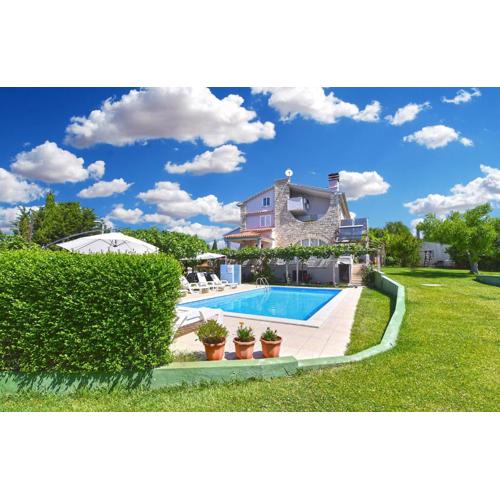 Room with pool 2371
