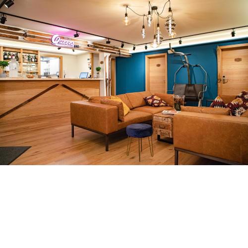 Roomie Alps Design Hostel