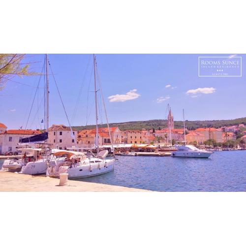 ROOMS SUNCE, Traveler\