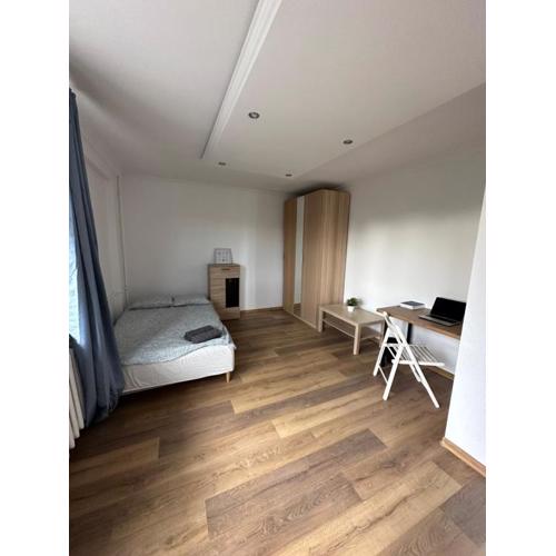 Rooms4Less