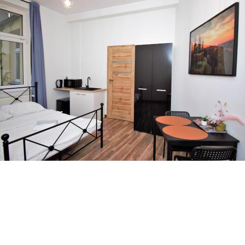 roomspoznan pl - Apartamenty i Pokoje Półwiejska 20 - 24h self check-in