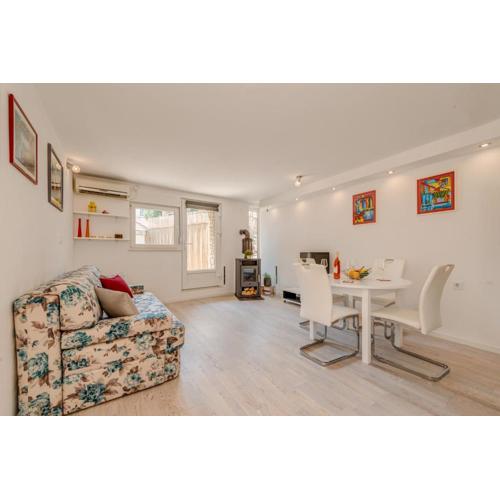 Rose Apartment
