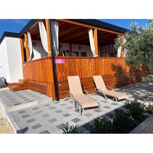Rose Diamond Villa - cosy, large, family mobile home, free wifi and parking