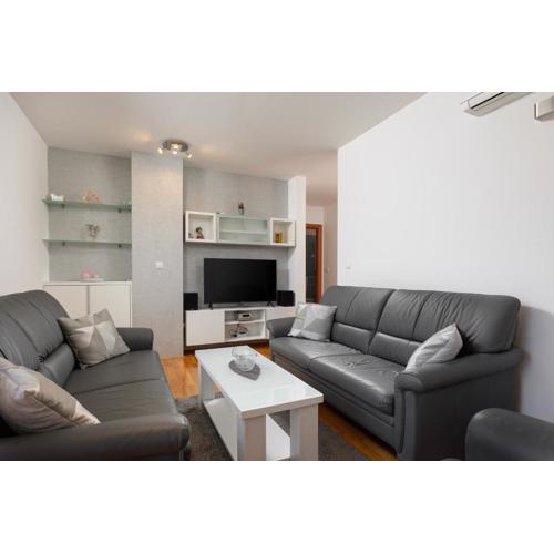 Rose Penthouse Apartment Split