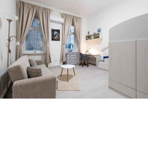 Rowena Holiday Home