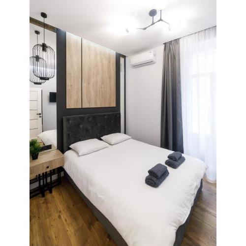 Royal apartment on Hmelnytskogo 37