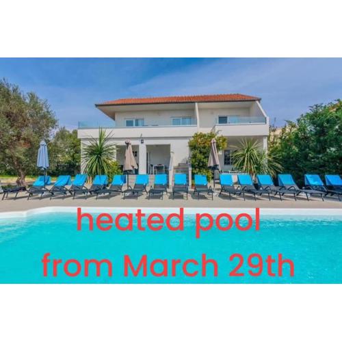Royal choice with pool