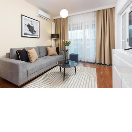 Royal City Center Mennica Residence by Noclegi Renters