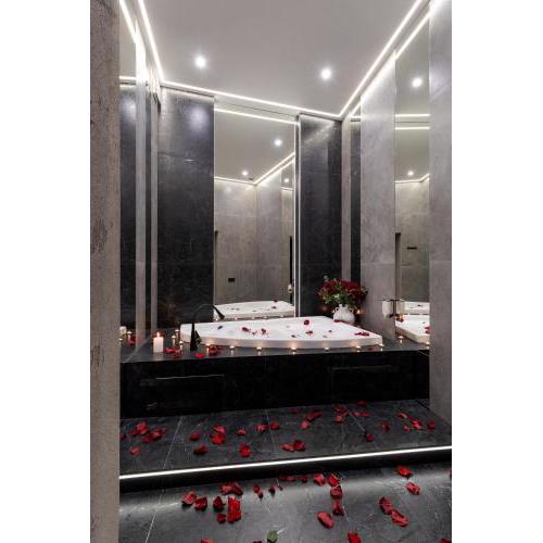 Royal jacuzzi apartment on Kostyushka 16
